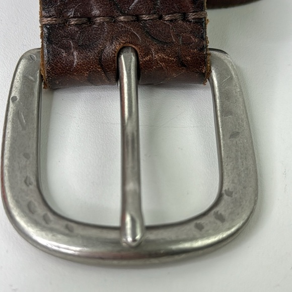 Classic Tan genuine leather belt with silver buckle - Picture 2 of 6